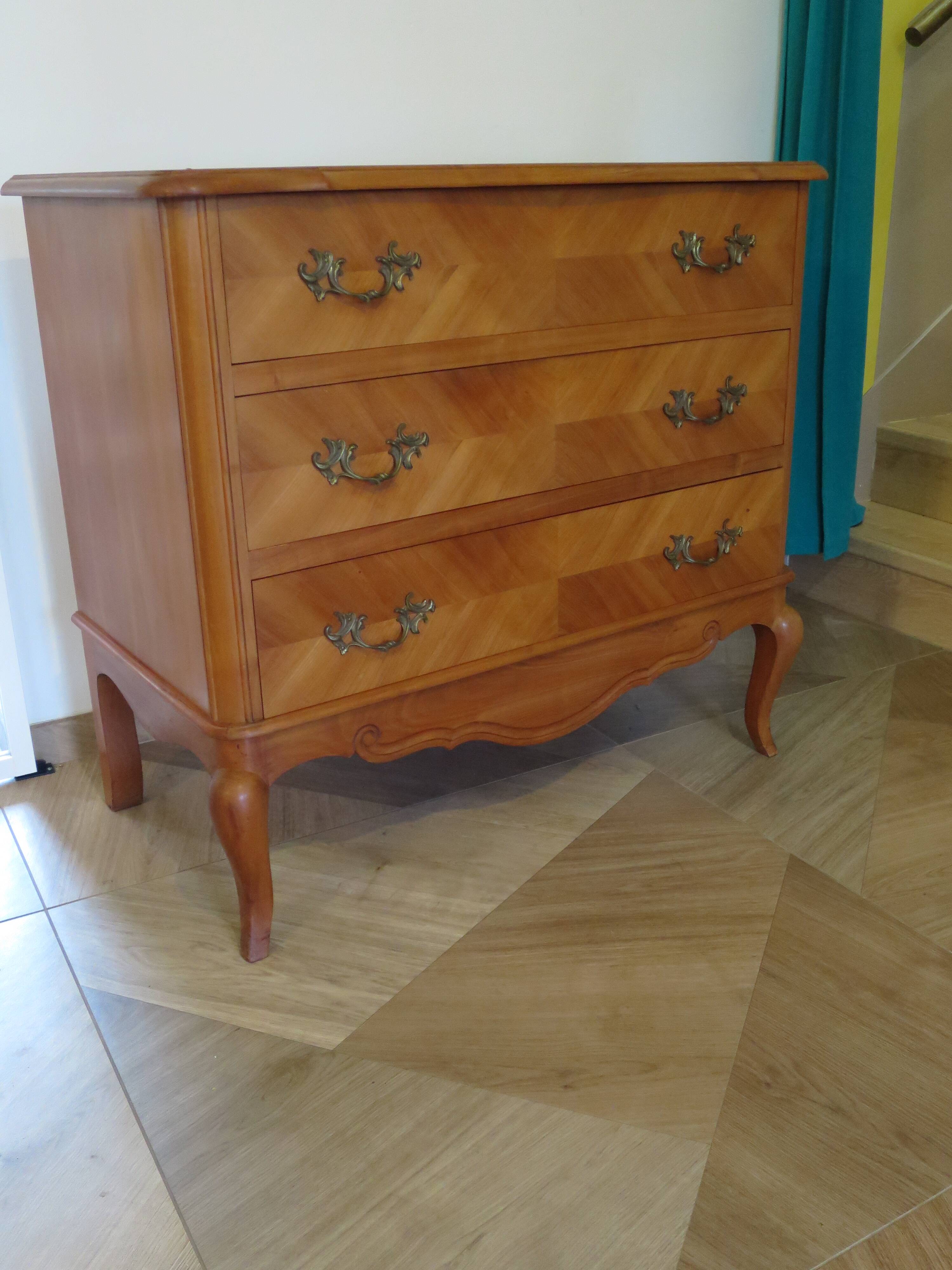 Louis XV style 3-drawer chest of drawers in solid wood