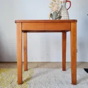 Petite table ou bout de canapé en bois