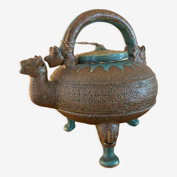 Tripod decorative teapot
