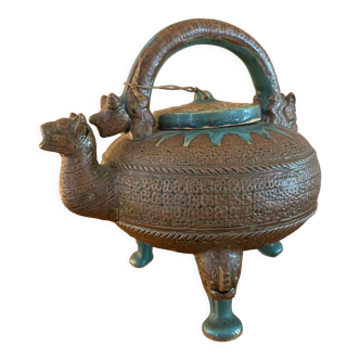 Tripod decorative teapot
