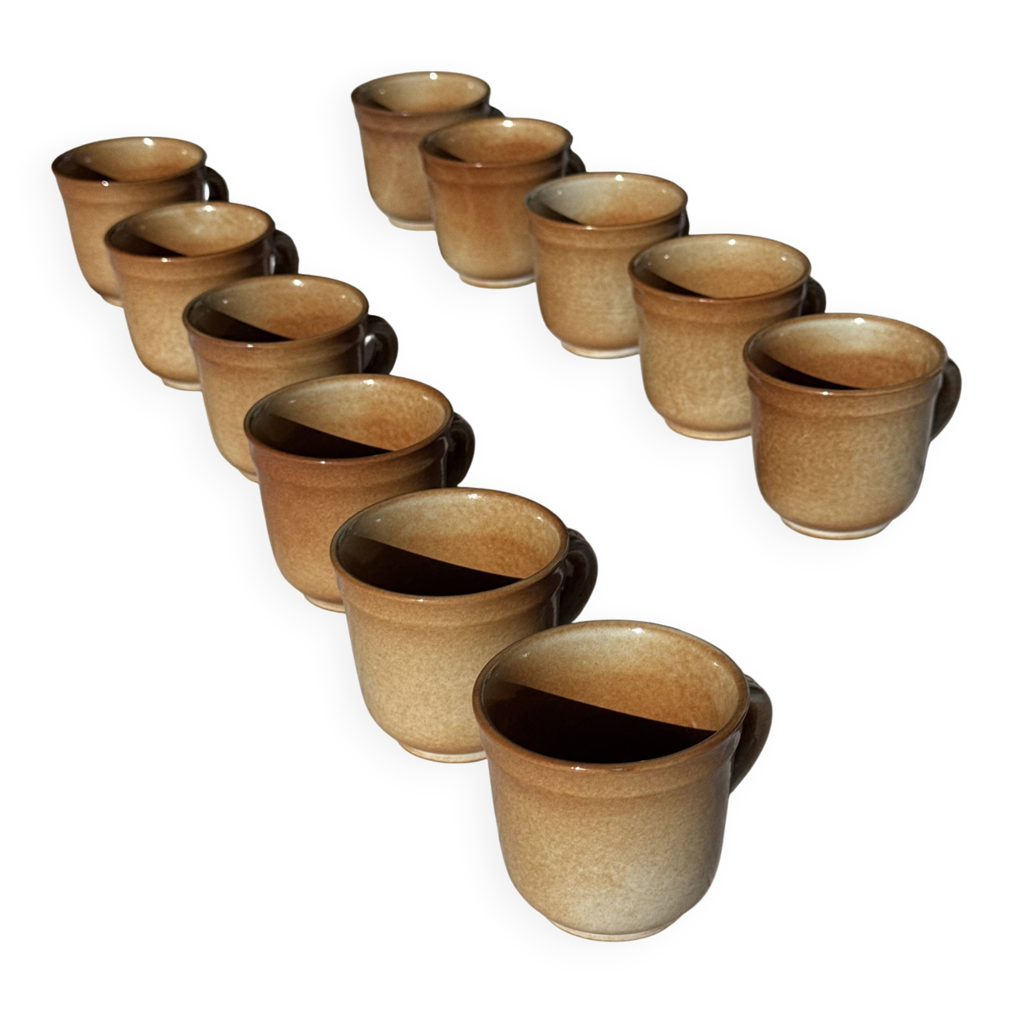 Lot de 11 tasses à café en grès à anse