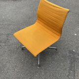 Eames design armchair, Hermann Miller edition, Aluminium Group series
