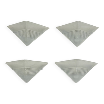 Suite de quatre grandes appliques postmodernes en verre de Murano épais par Mazzega. Italie années 1980