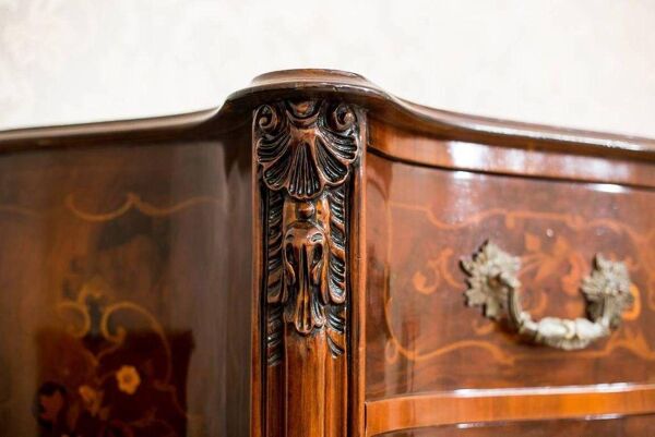 Commode en noyer marqueté de style Louis XV, années 1950