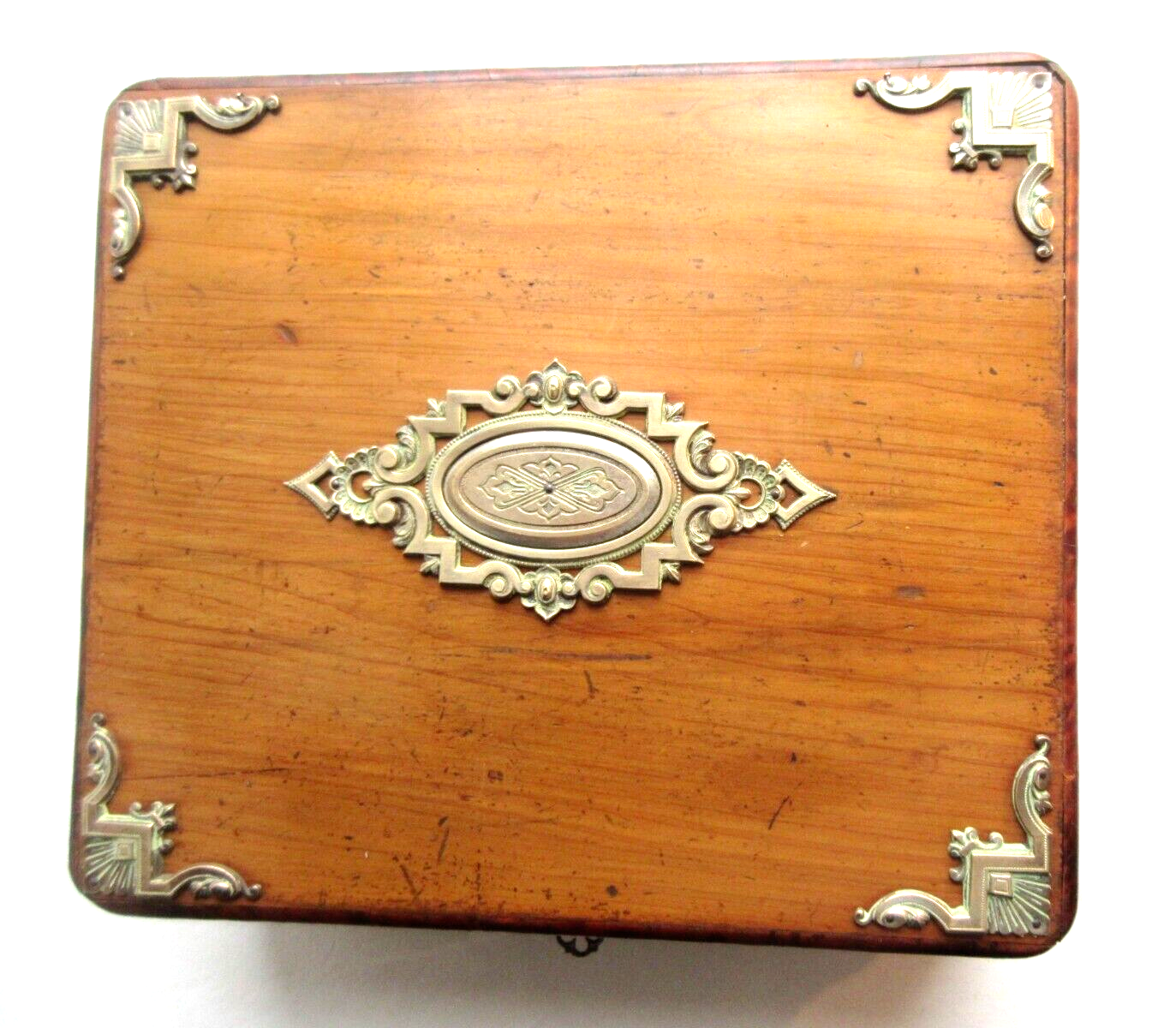 Box XIXth Napoleon III, jewel box or secrets, mahogany, padded blue silk, signed TAHAN