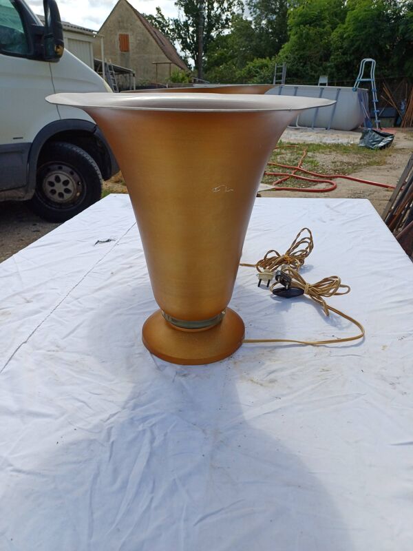 Paire de lampes en aluminium doré des années 60