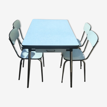 Table formica et 4 chaises