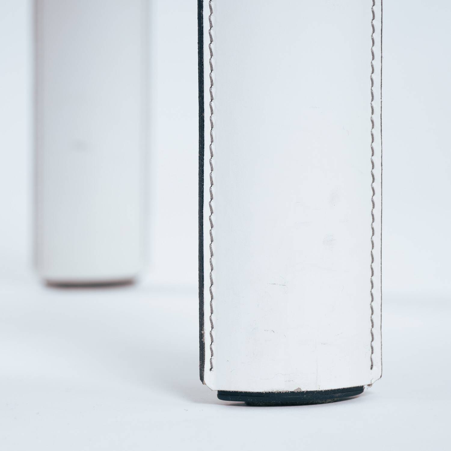 Italian Ycami white leather sculptural highback chairs, 1980s