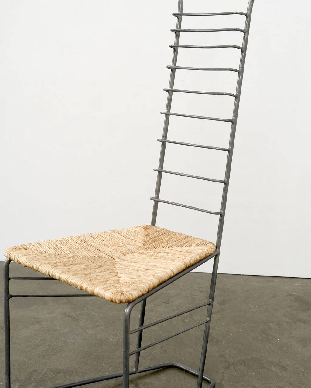 Chaise sculpturale vintage en acier et paille