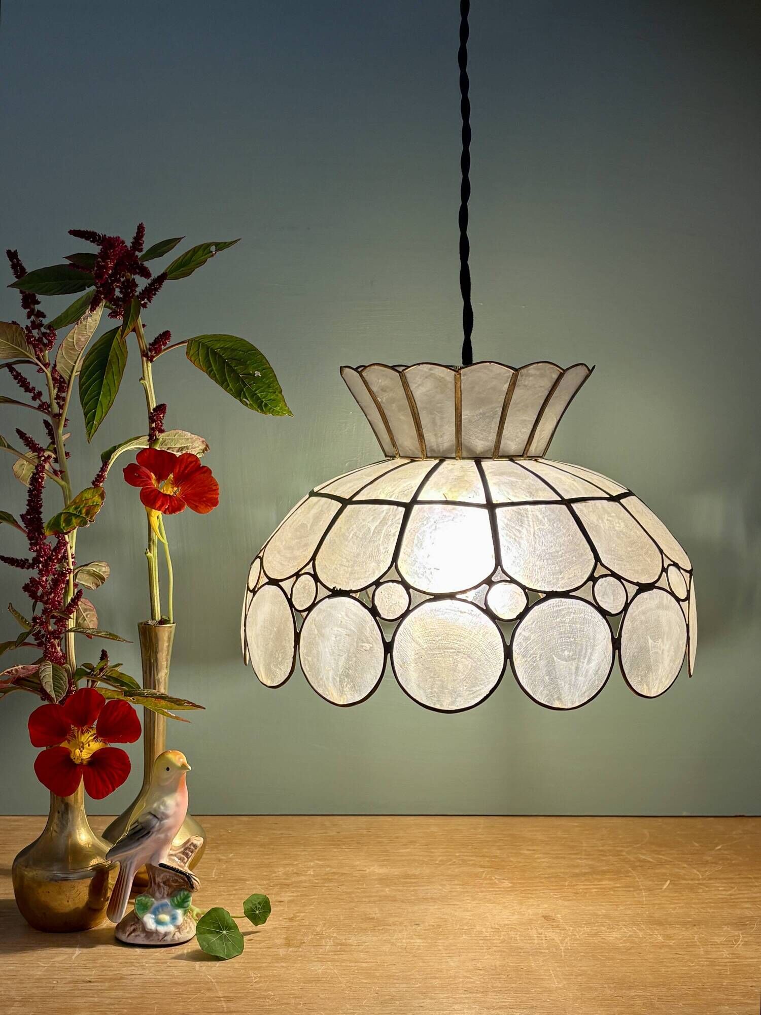 Vintage pearl pendant light