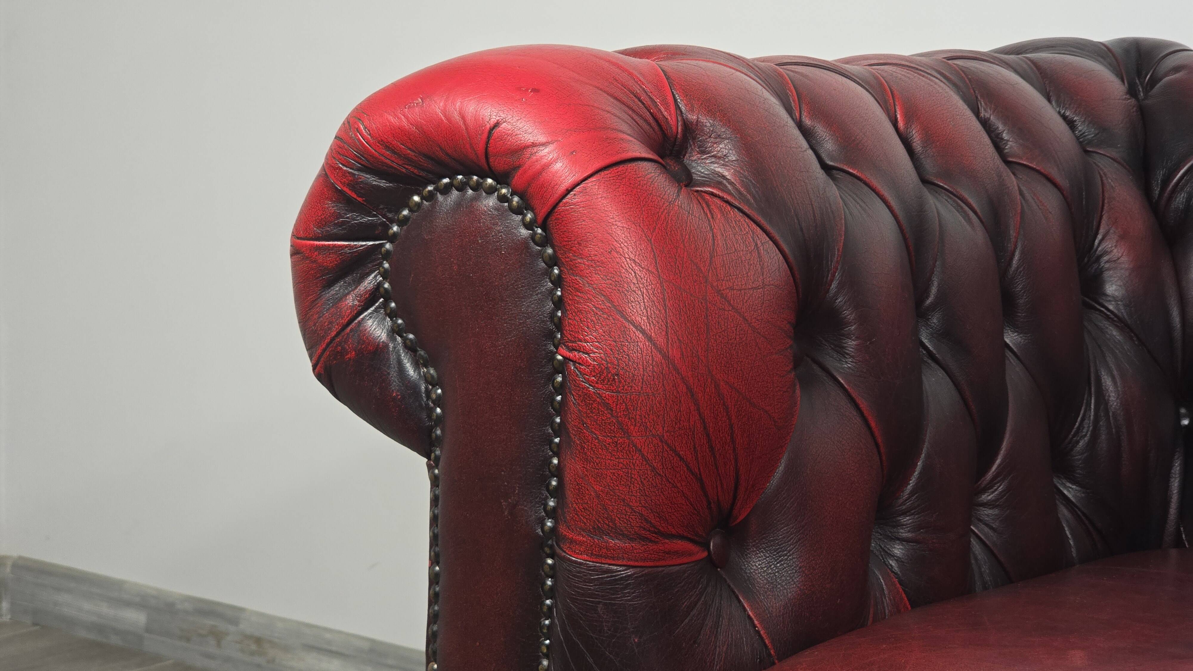 Leather sofa in Chesterfield style