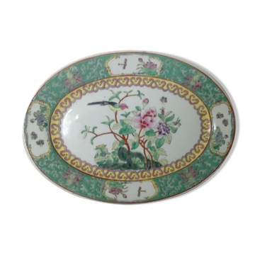 Oval dish in fine porcelain with Asian decoration from China, Macau.