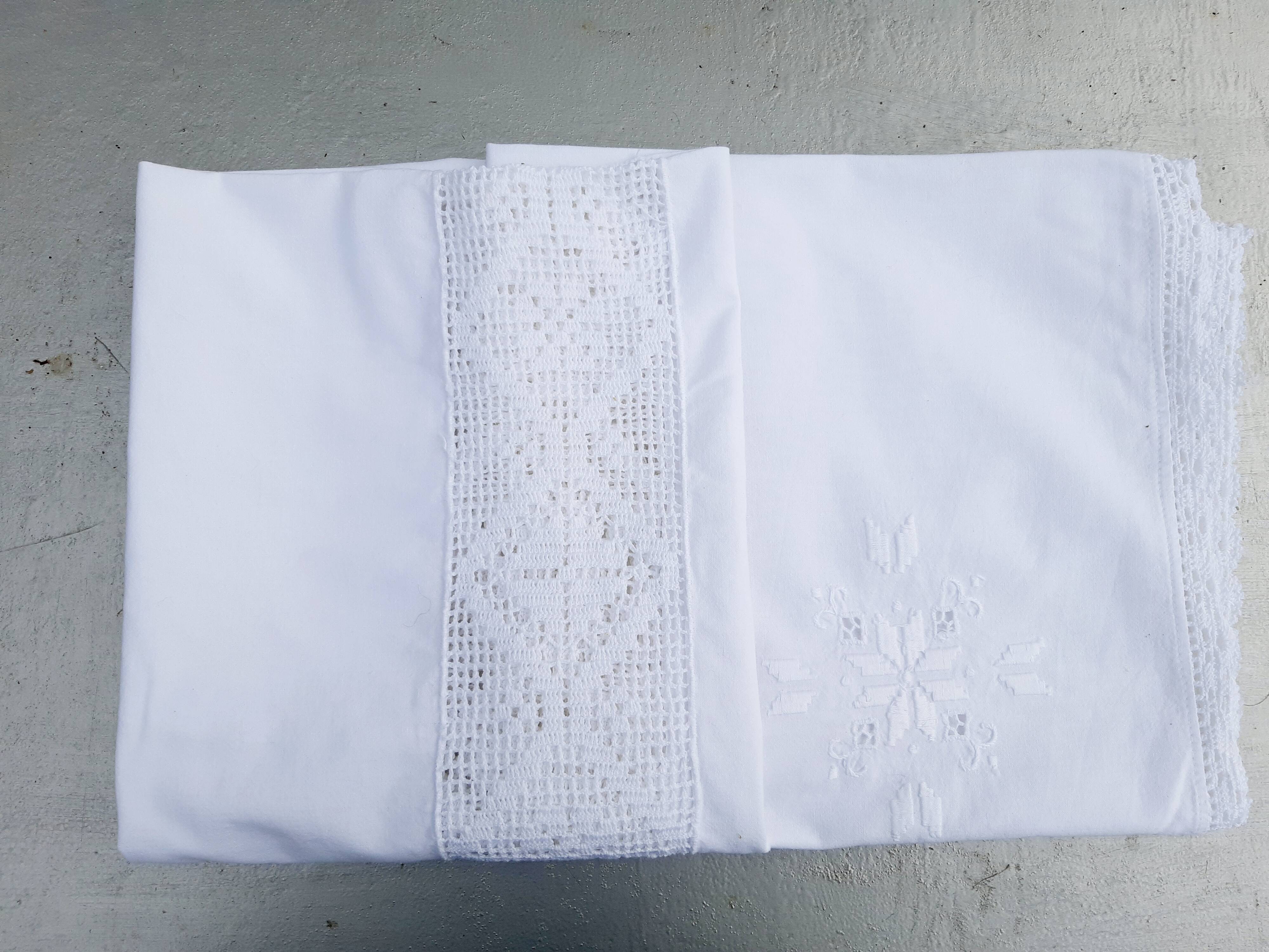 Rectangular cotton tablecloth embroidered