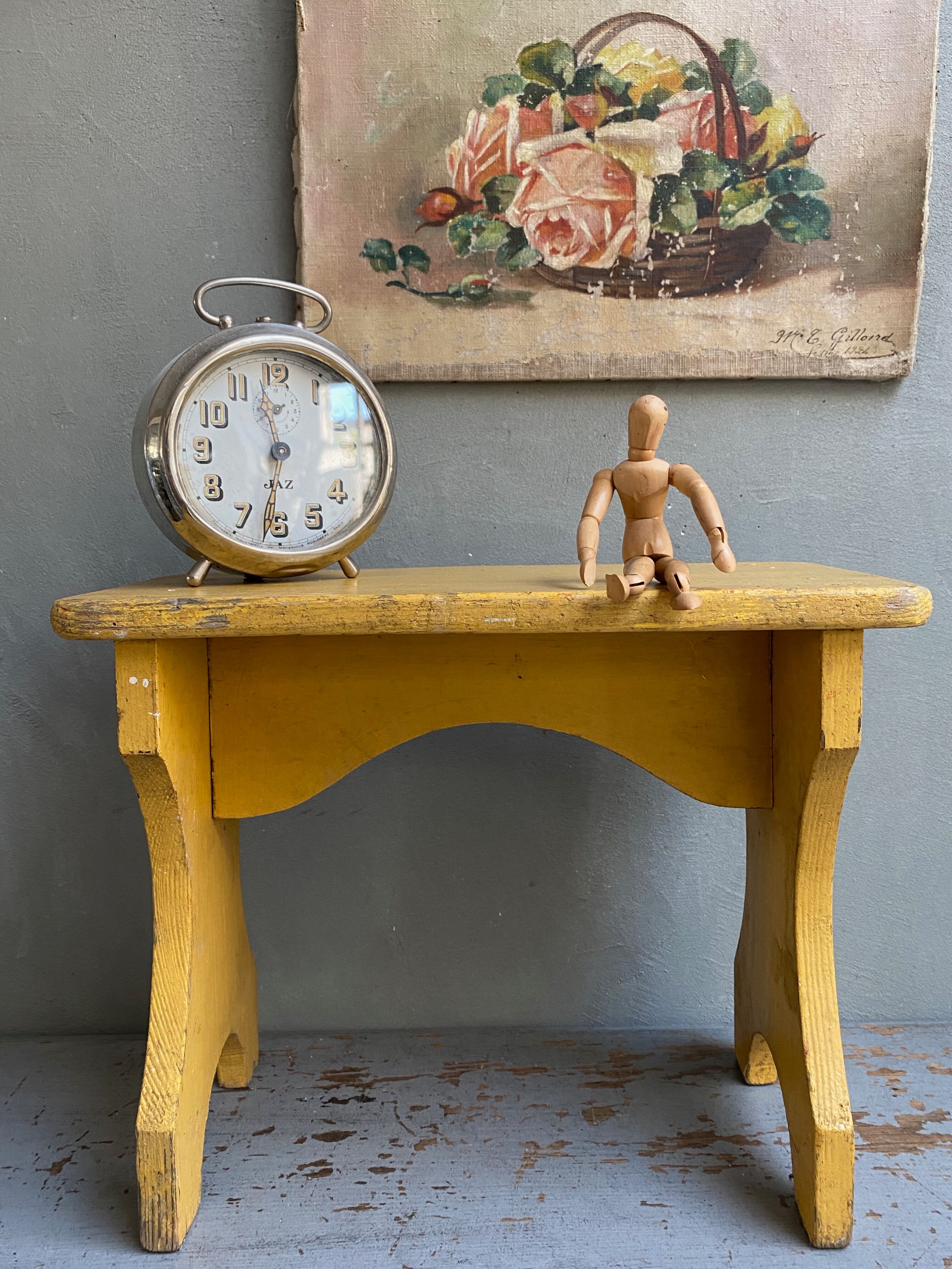 Patinated prayer bench