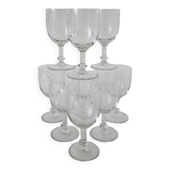 Lot de 9 verres à vin anciens gravés en verre soufflé, début XXème