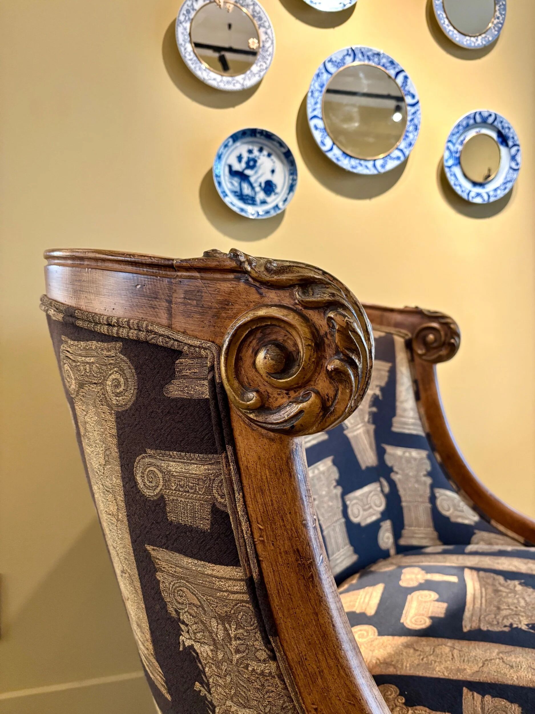 Armchair in a wooden confessional style with black and beige cotton.