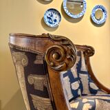 Armchair in a wooden confessional style with black and beige cotton.