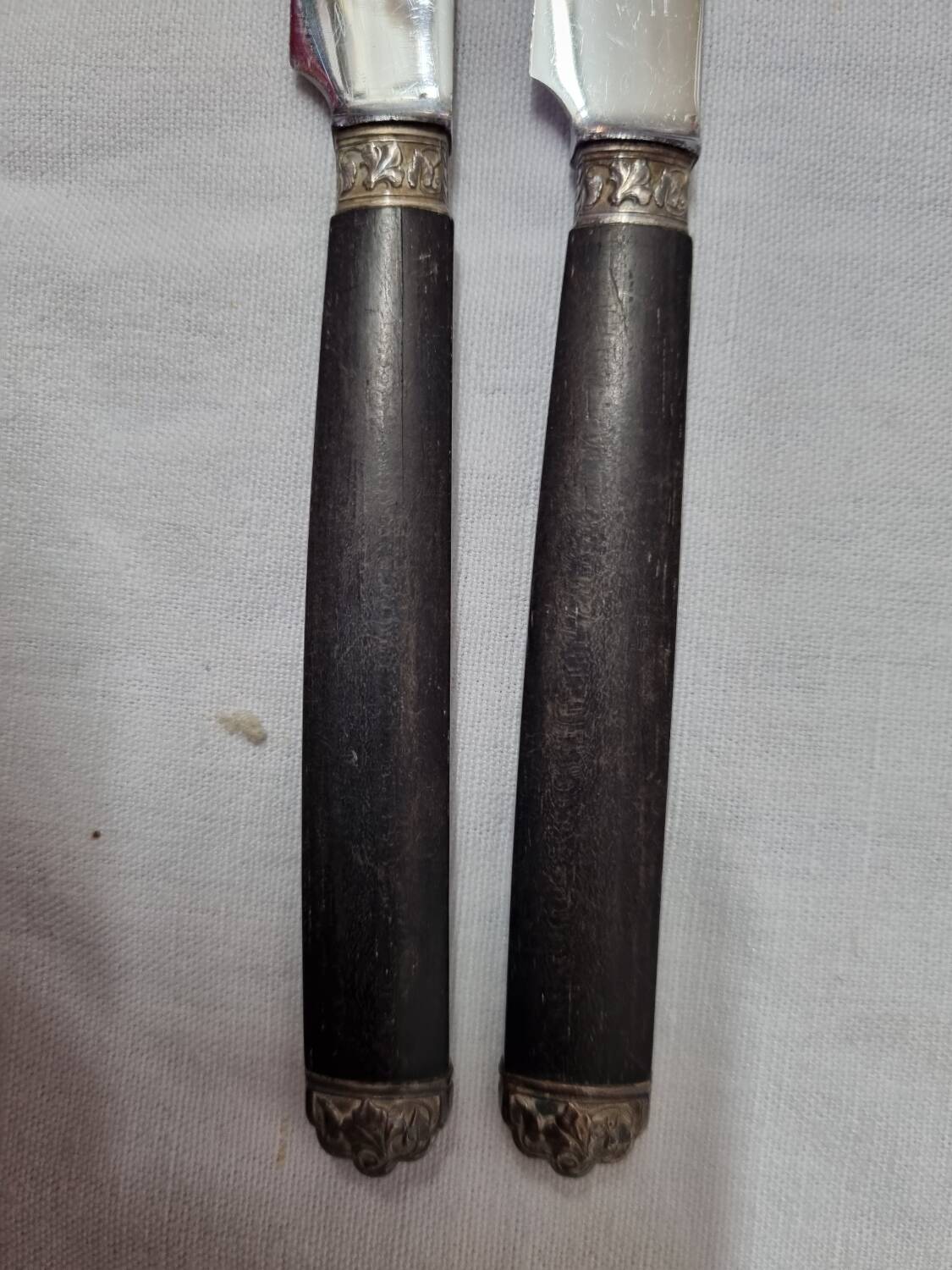 12 horn & silver knives