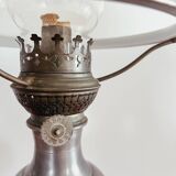 Lampe à Huile Kosmos Brenner En étain Avec Globe En Opaline Blanche