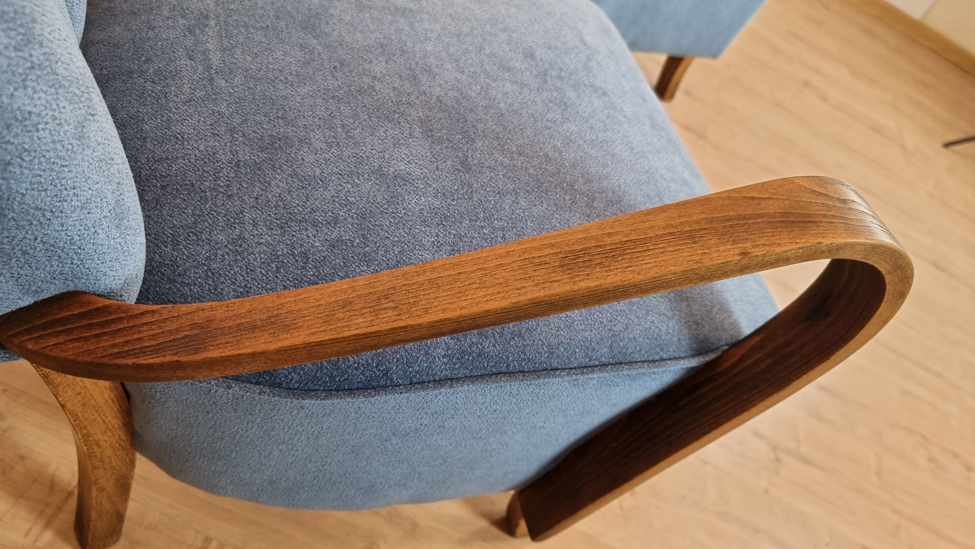 Paire de fauteuils restaurés par Jindrich Halabala
