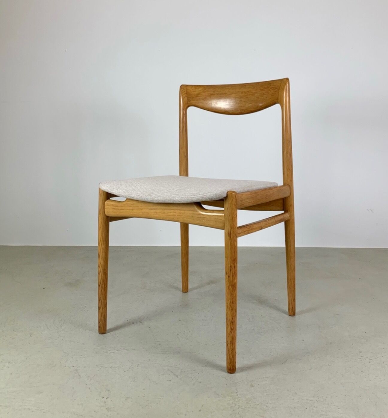 Danish midcentury dining chairs in oak, 1960s