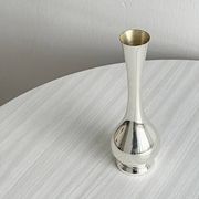 Lightweight metal single-stem vase