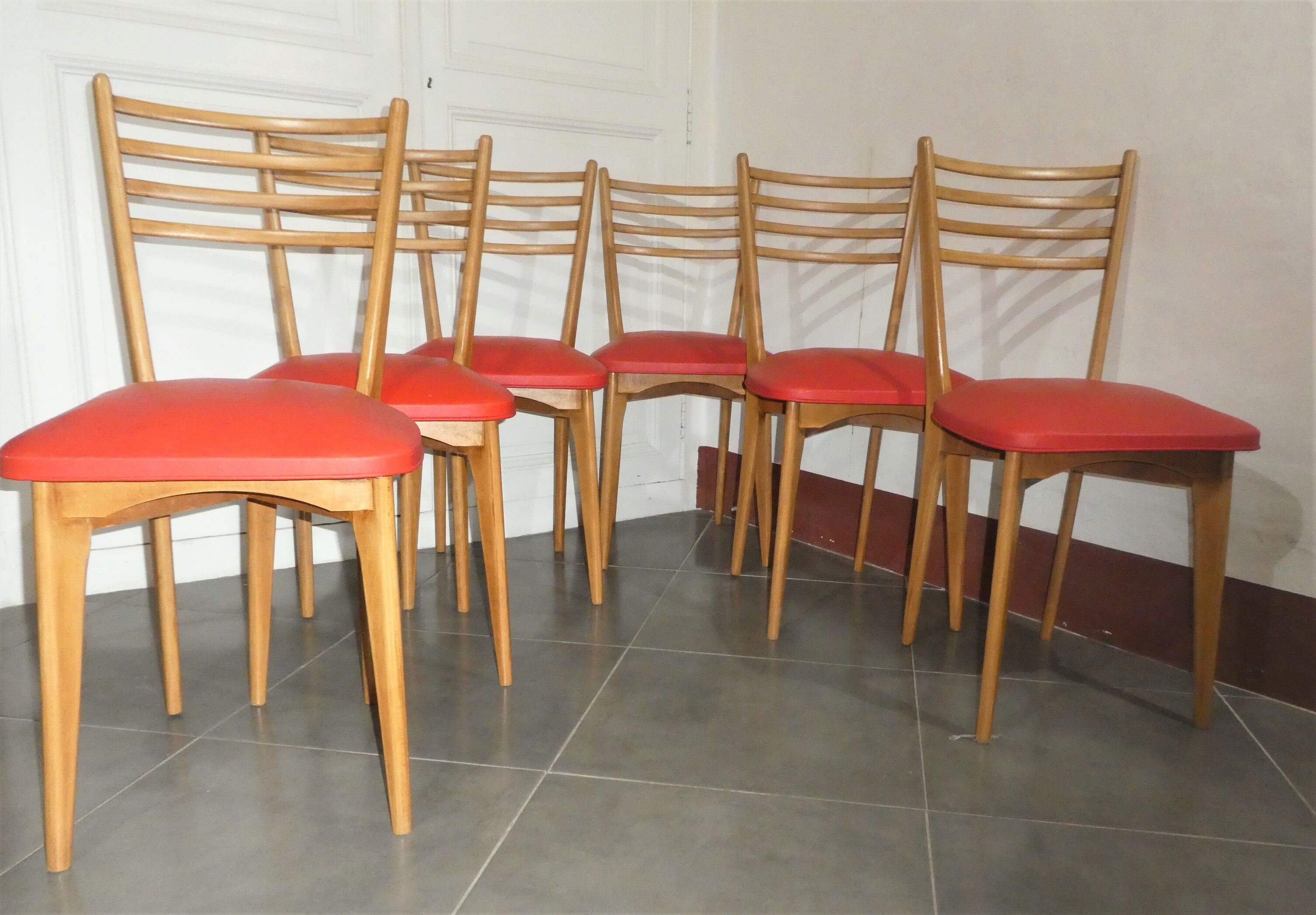 Lot of 6 dining room chairs
