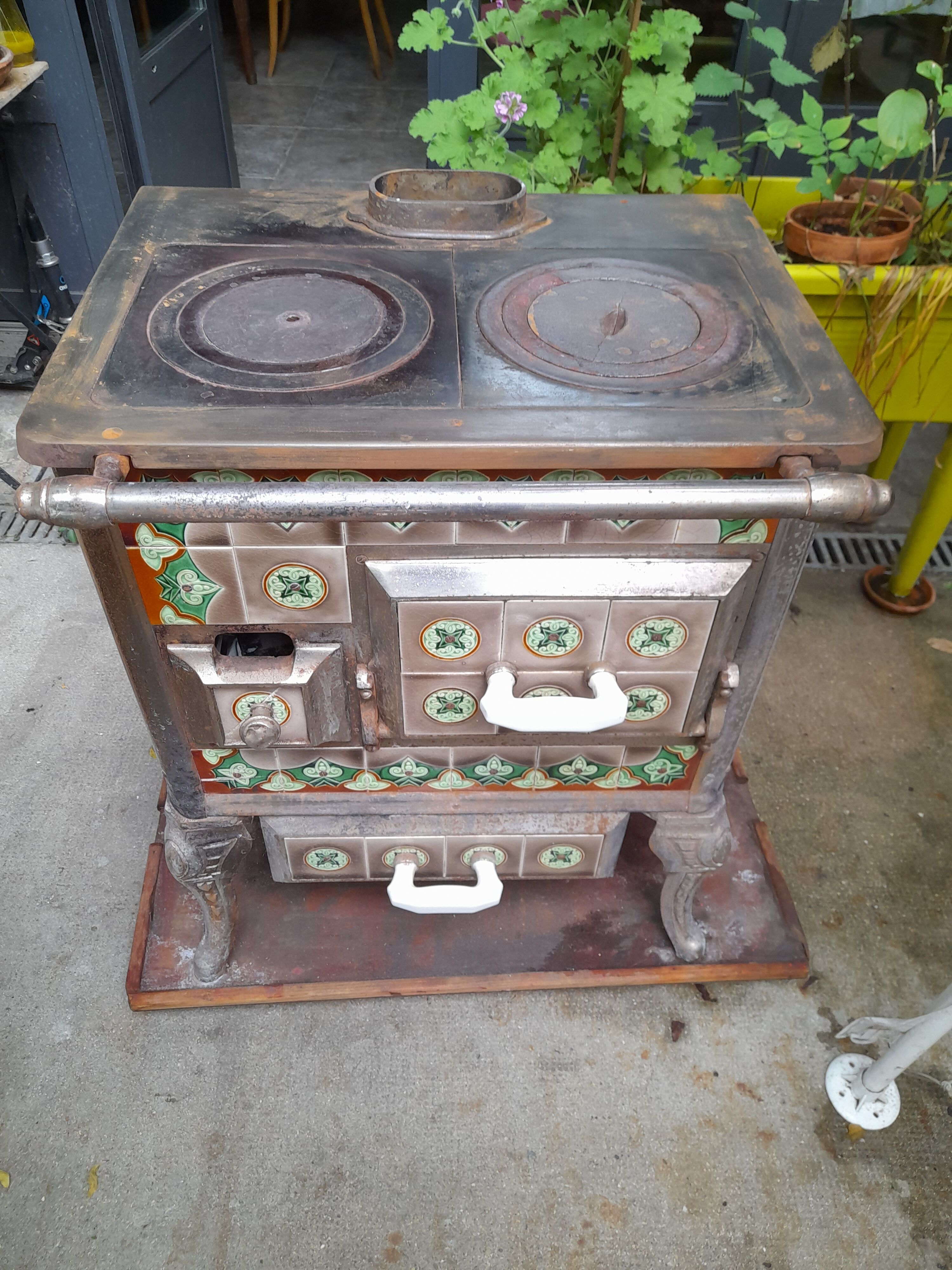 Cook old tile faience metal structure