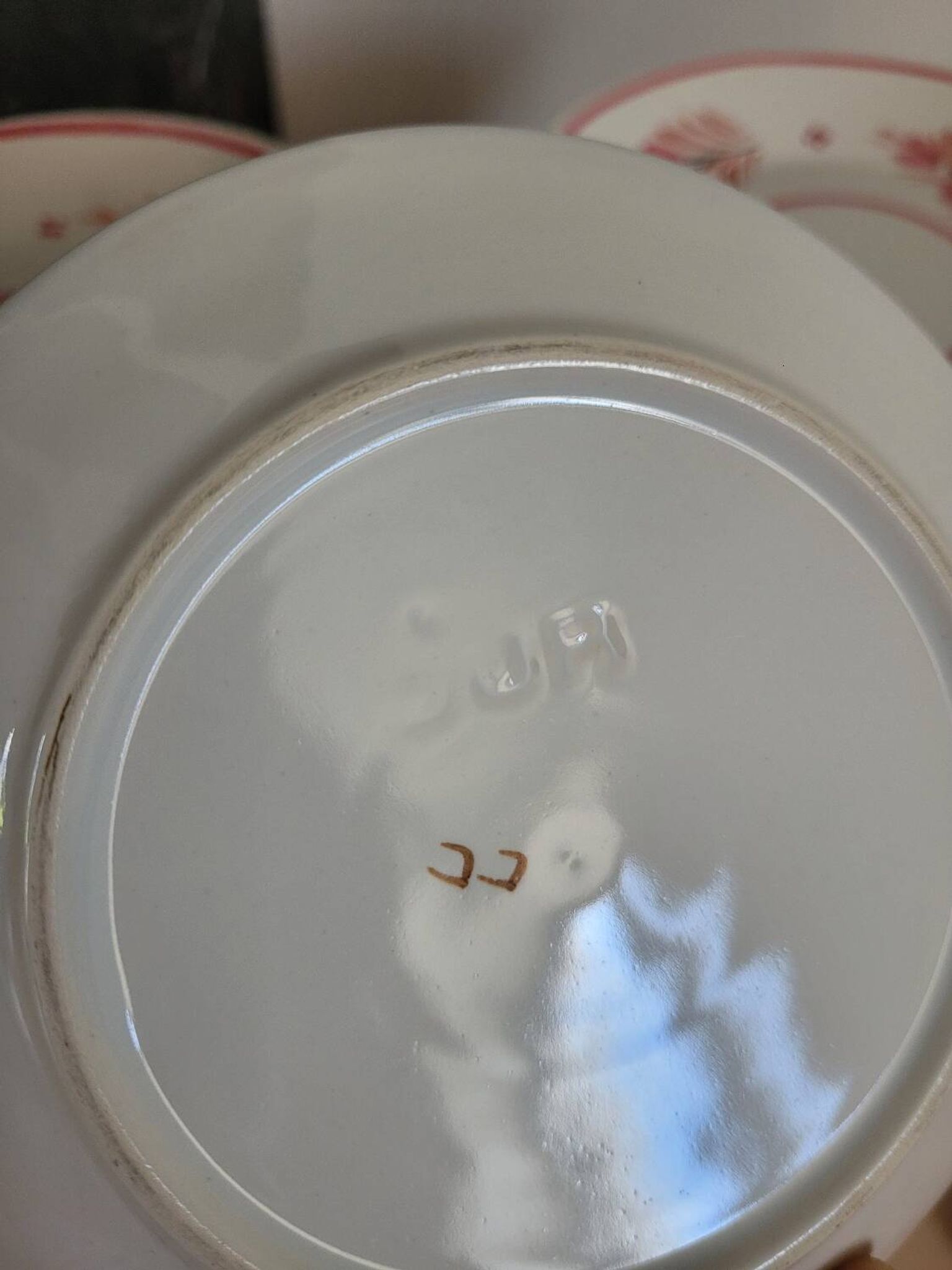 Set of 3 small opaque porcelain plates