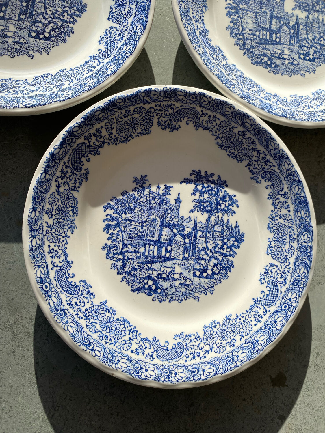 Set of 5 small dessert plates from the Nice factory, 2 stamps from the same manufacturer.