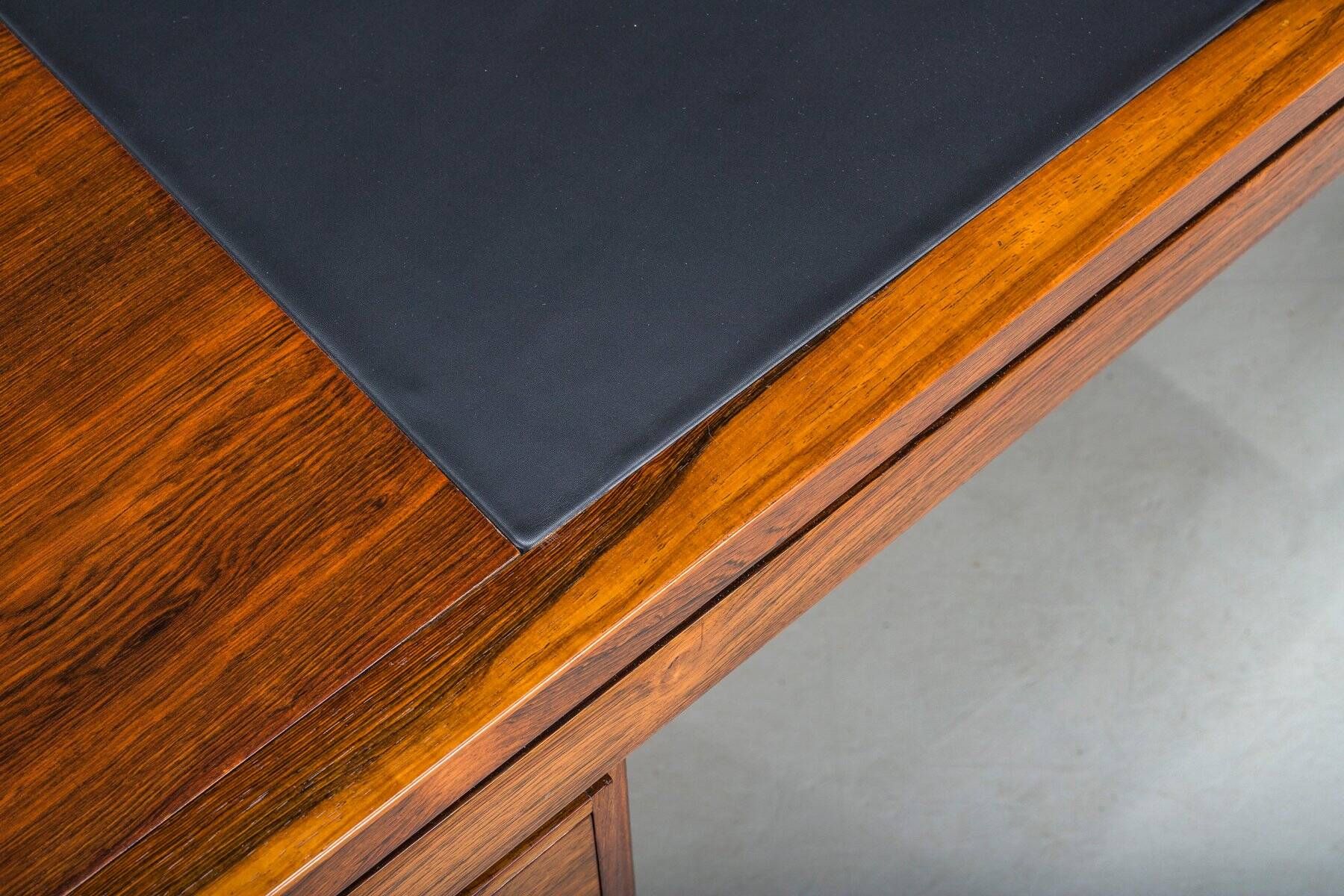 Danish executive desk in rosewood with black leather inlay from Søren Willadsen Møbelfabrik, 1960s