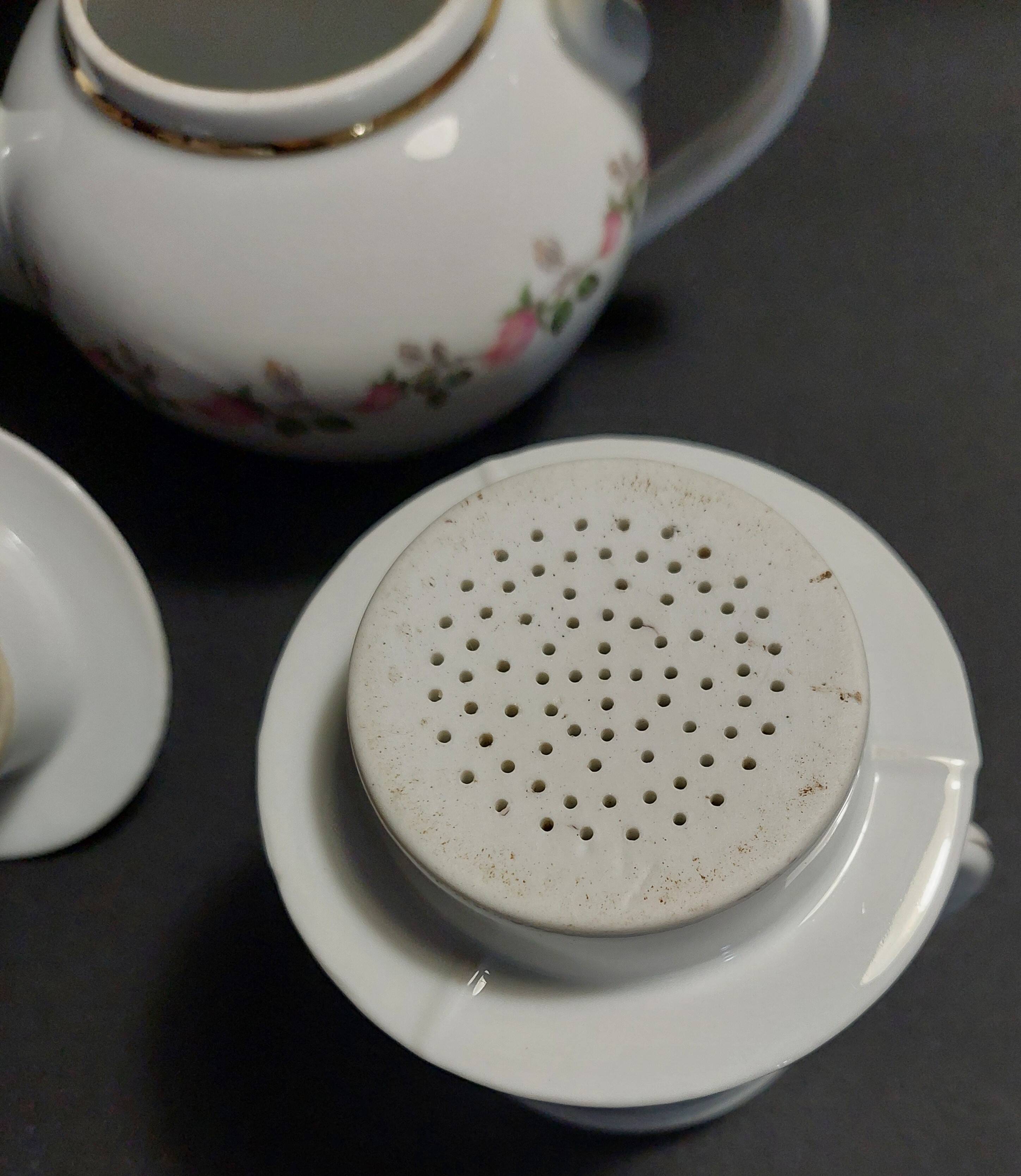 Vintage porcelain coffee pot Apilco fireproof porcelain from the 1960s.