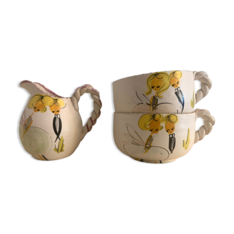 Paire de tasses et pot à lait en céramique Cerenne Vallauris, style les Amoureux de Peynet, 1950