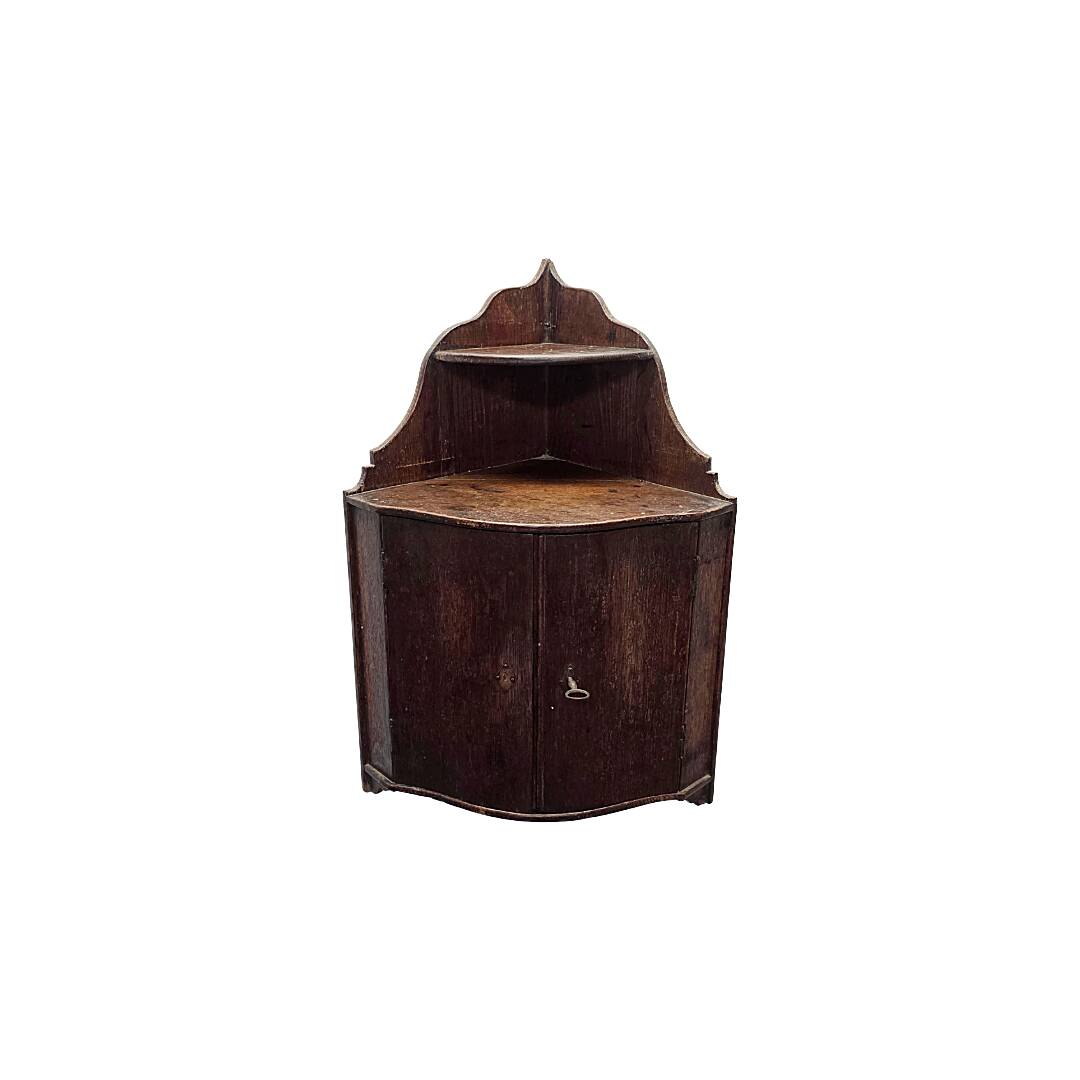 Cabinet d'angle en chêne français ancien