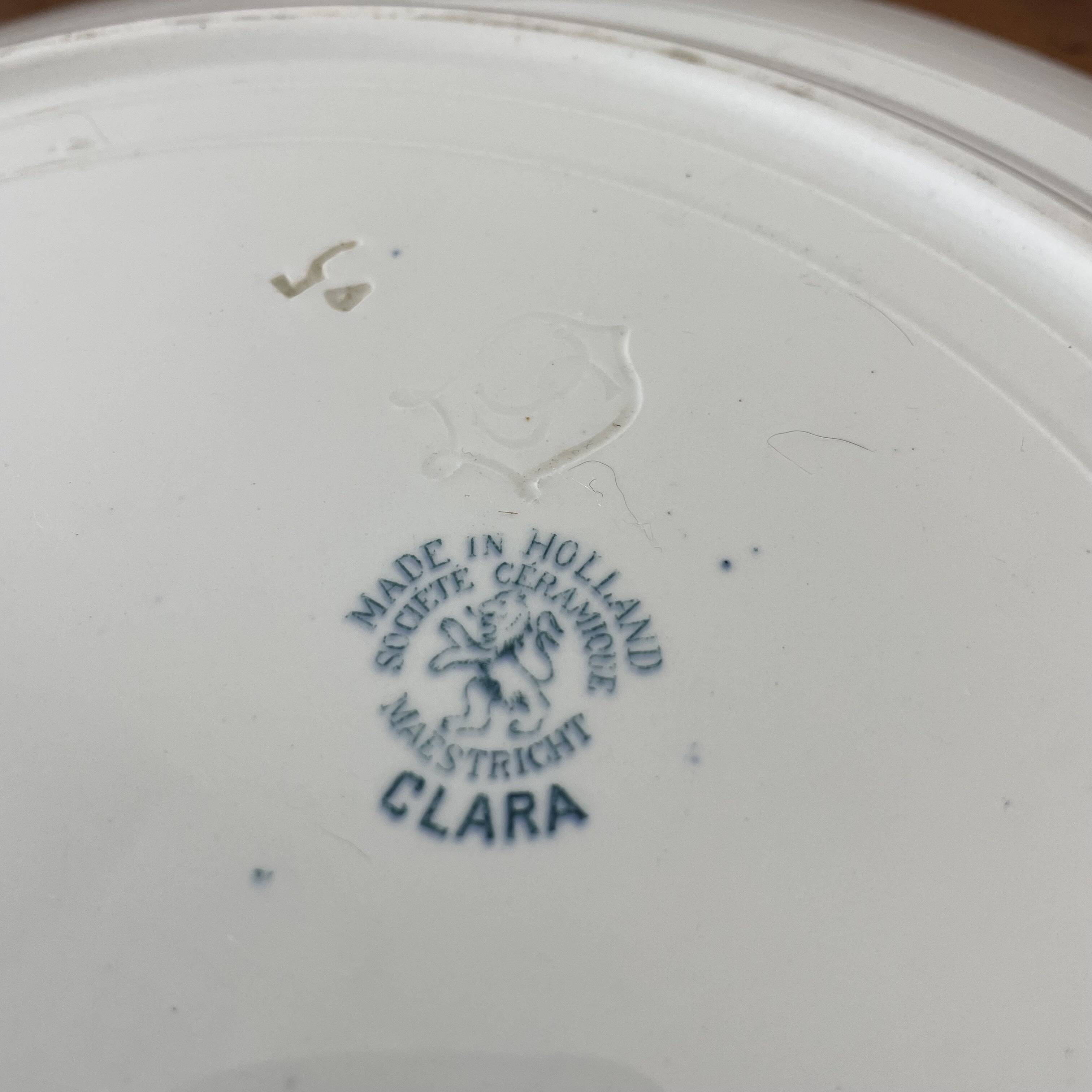 Round dish 33 cm in Maastricht earthenware, Clara model