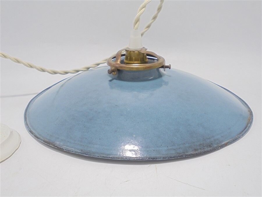 Enamelled sheet metal suspension