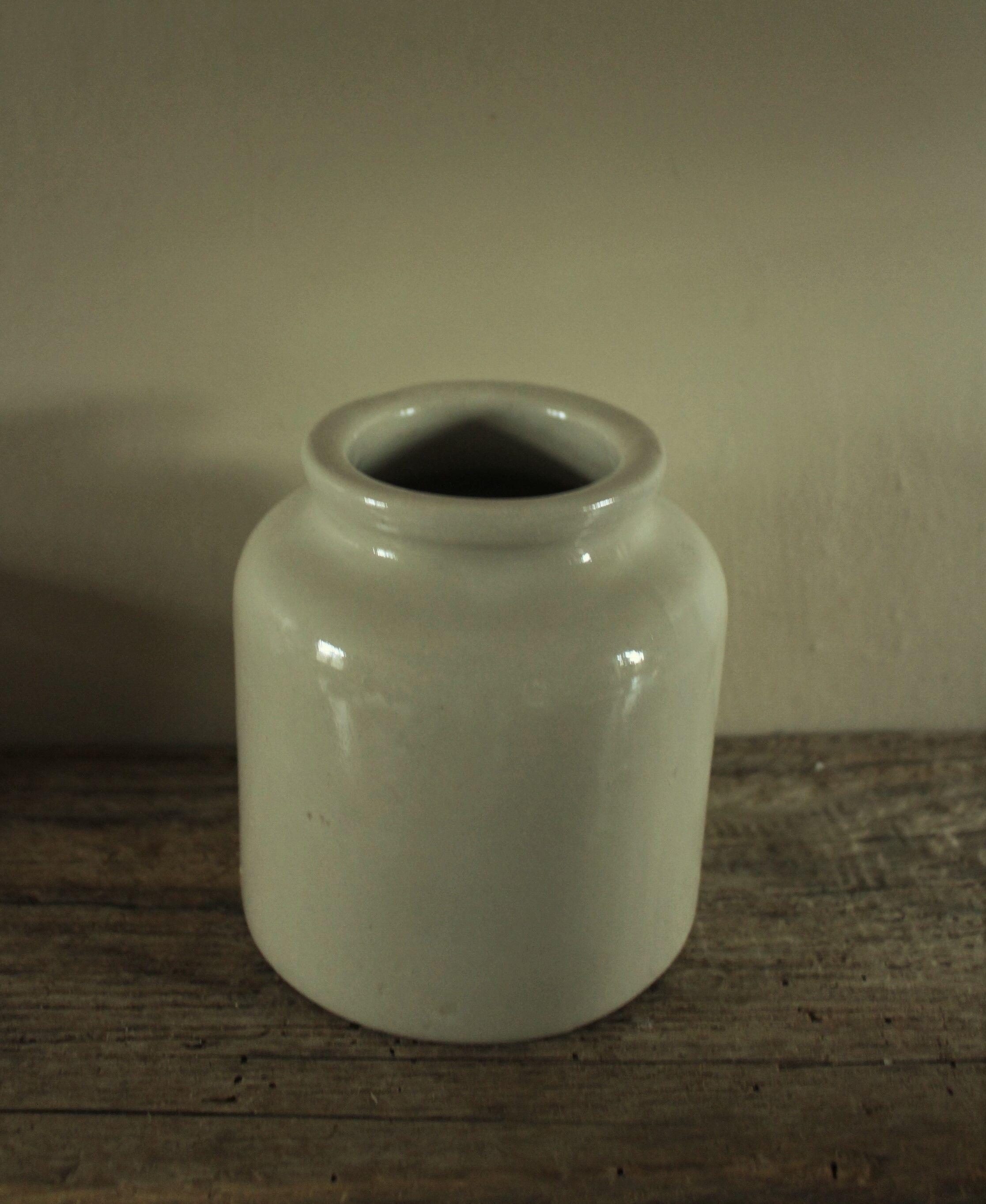 Mustard pot glazed gray sandstone