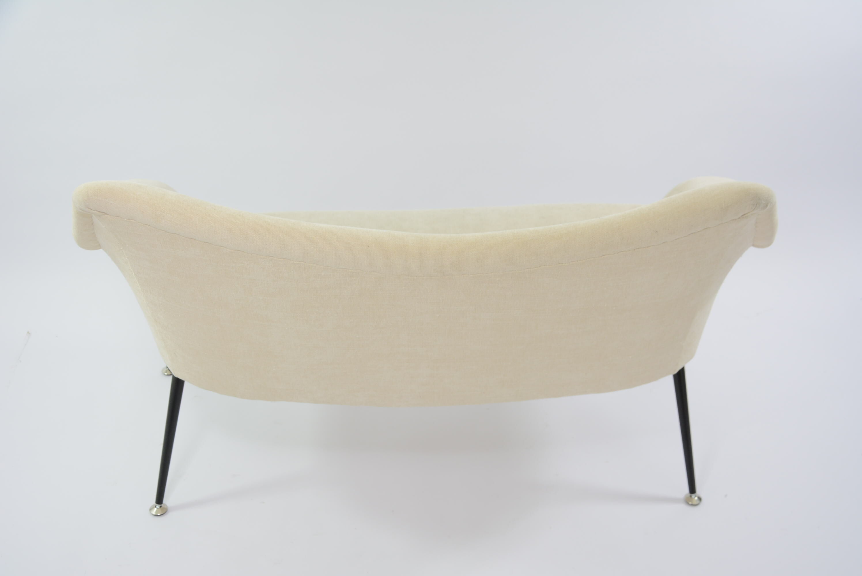 Bench 2 places shell cream