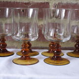 6 vintage stemmed glasses in very good condition