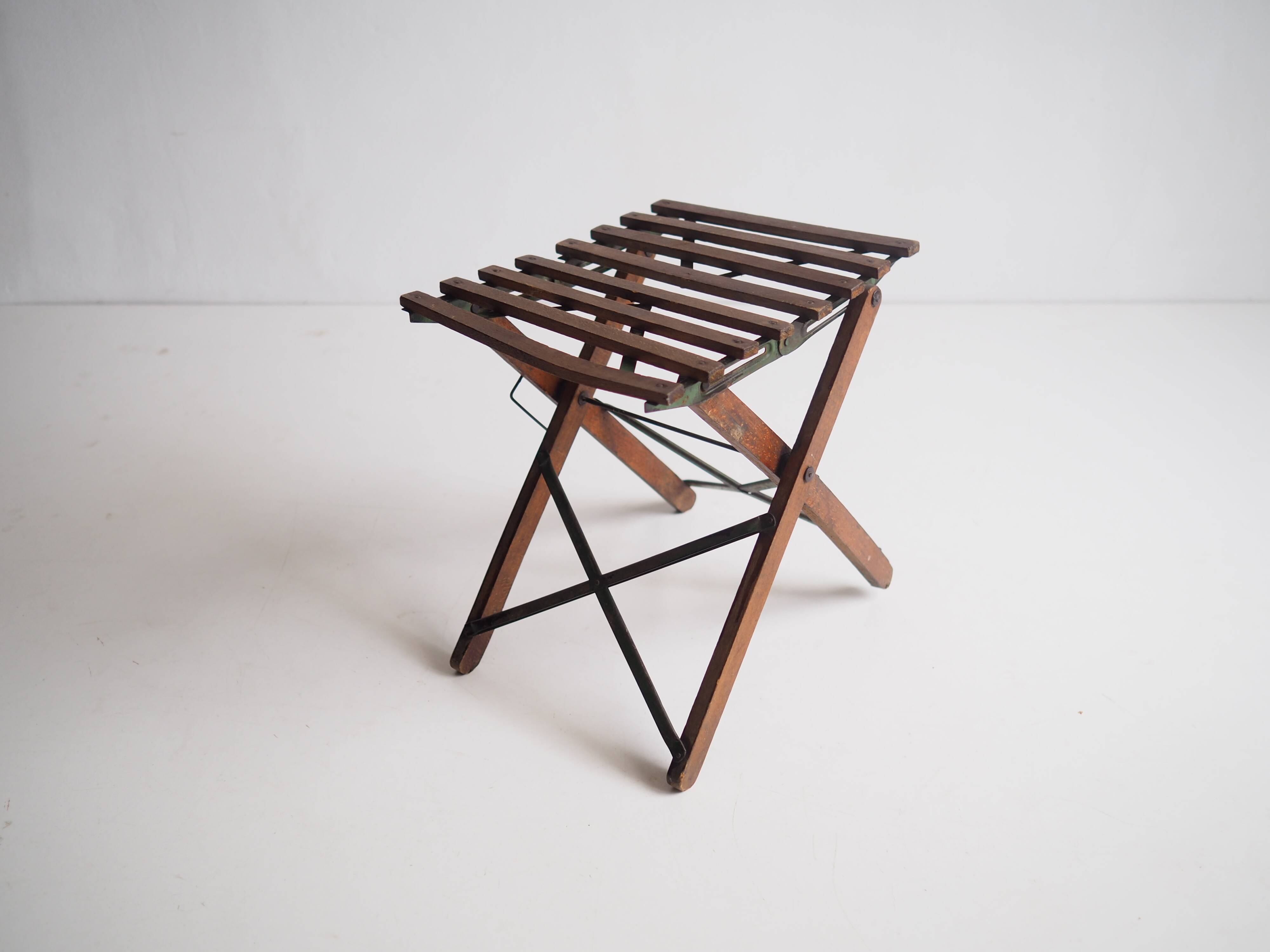 Vintage portable wooden picknick or fishing stool