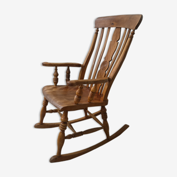 Rocking-chair en bois du milieu du siècle