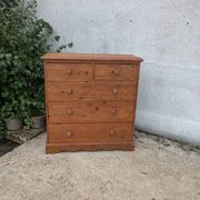 English-style chest of drawers