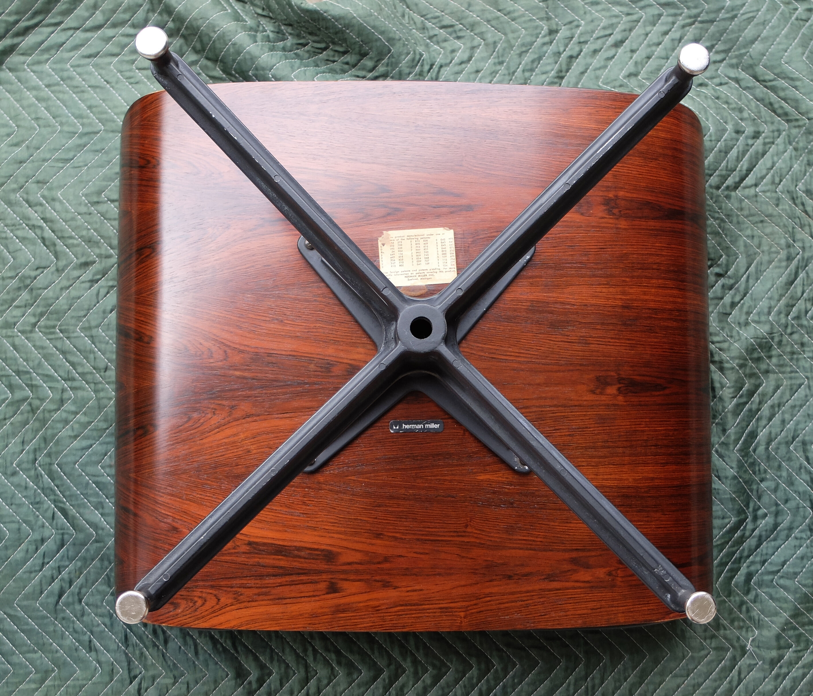 Lounge Chair & ottoman by Charles & Ray Eames edition Herman Miller