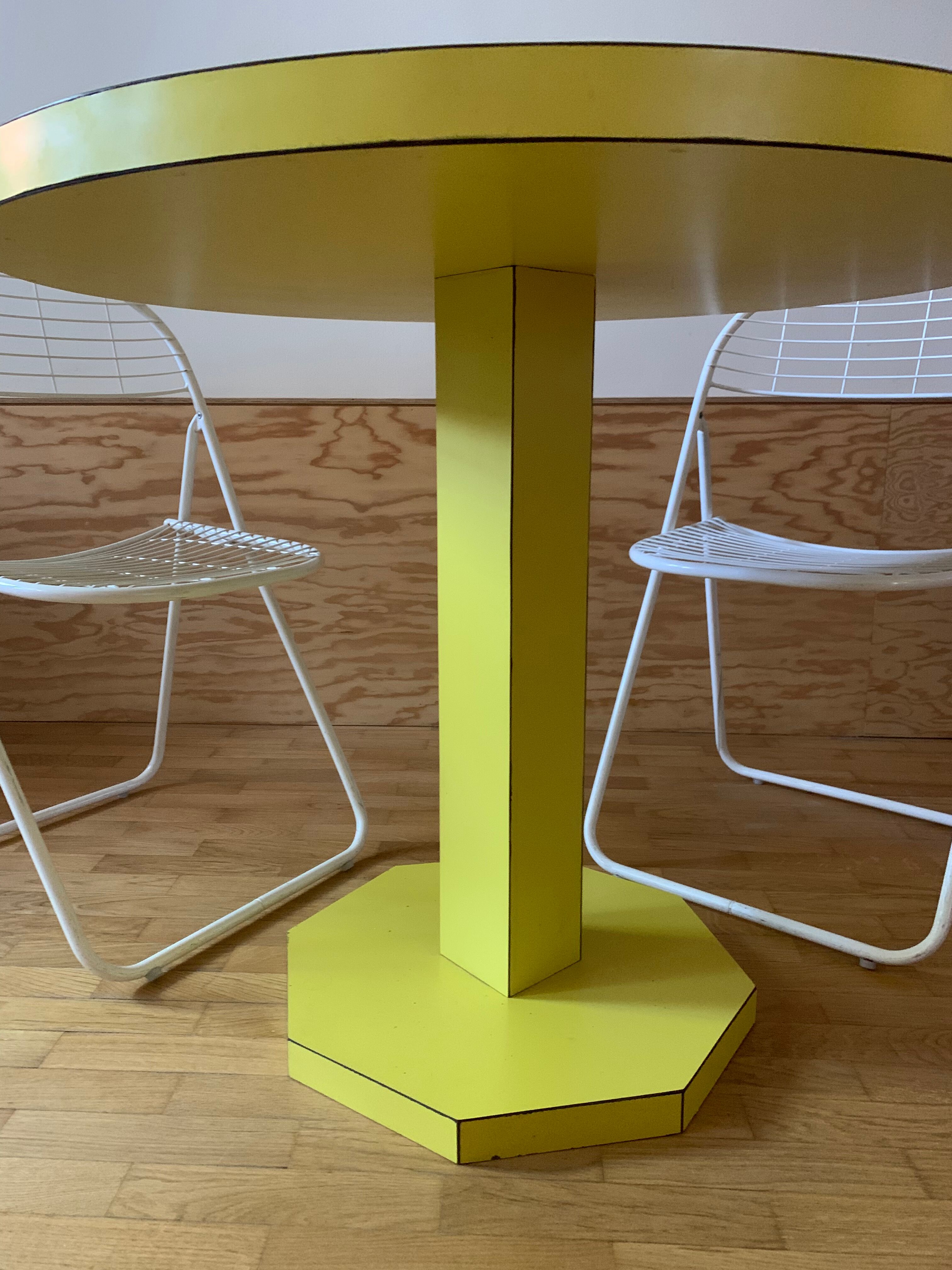 Formica Round Table 1970