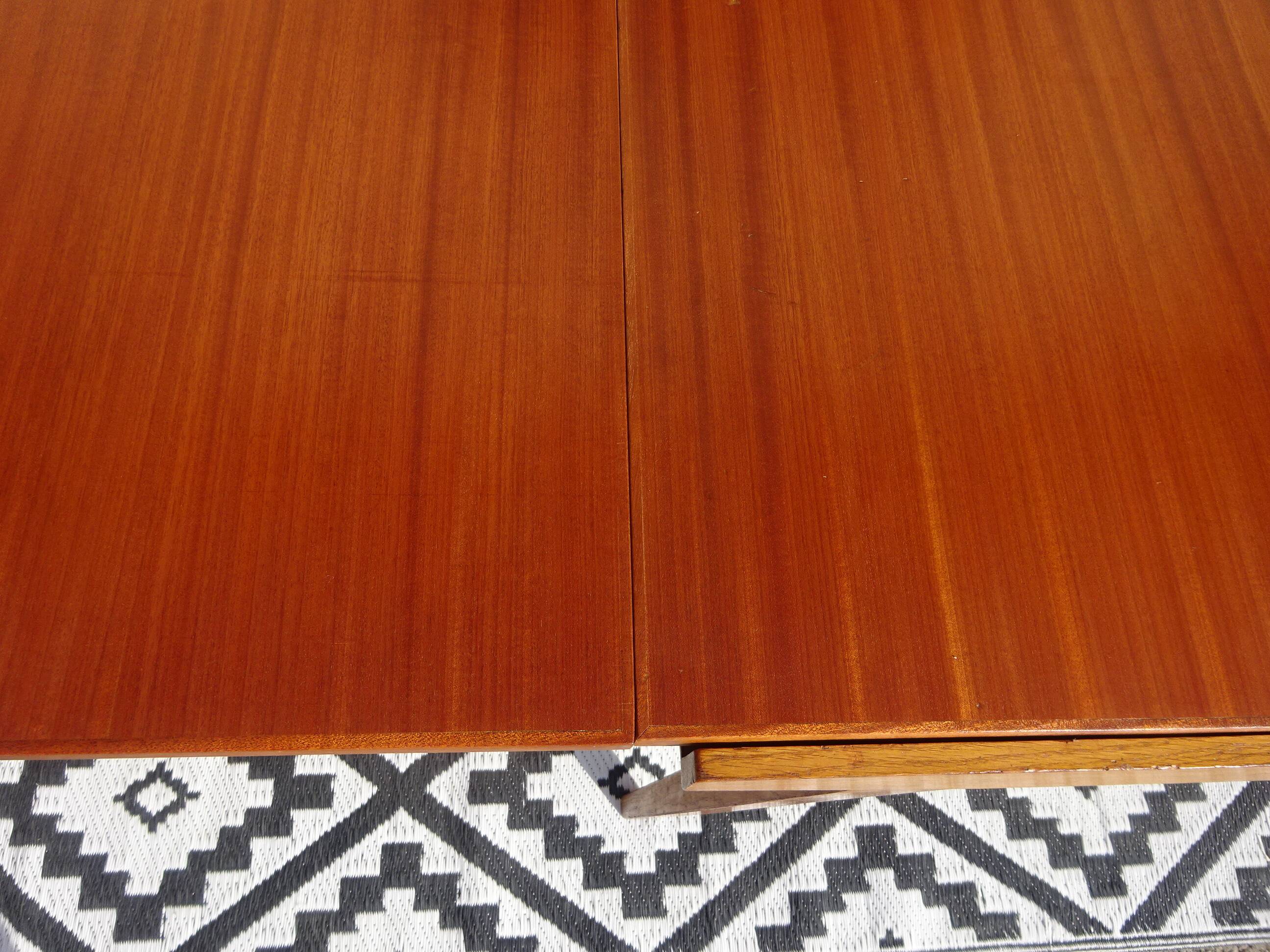 Table vintage en bois avec pieds compas