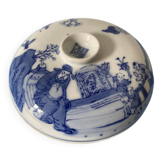 Imari style Chinese porcelain lidded biscuit server