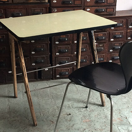 Child office feet compass