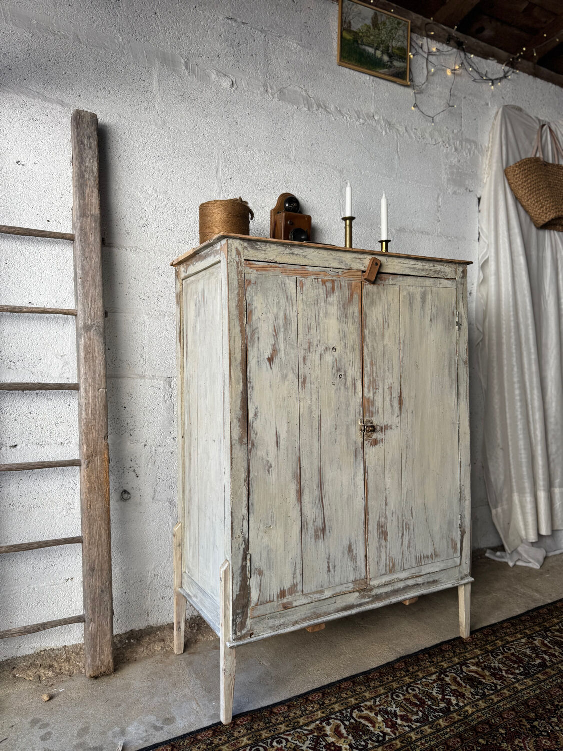 The patinated sideboard