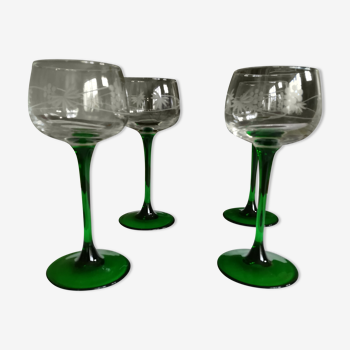 4 verres à vin d'alsace gravés pieds verts