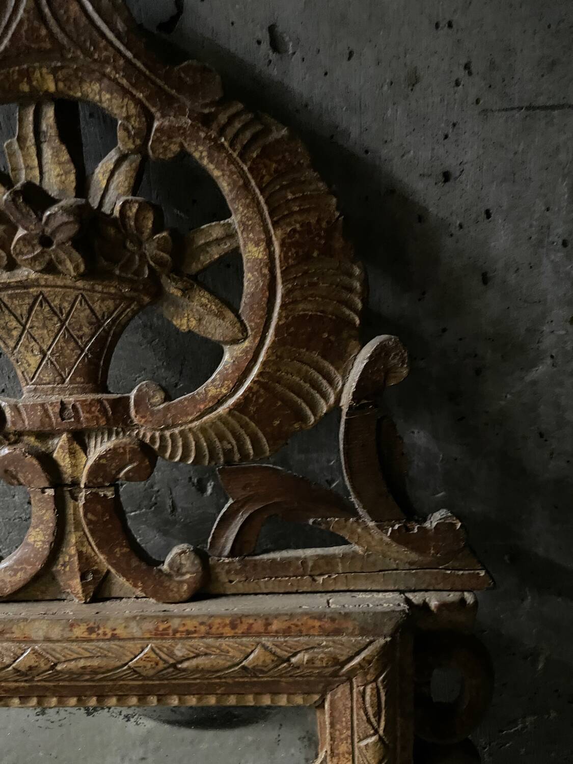 Folk art, Louis XVI style gilded mirror, 18th century